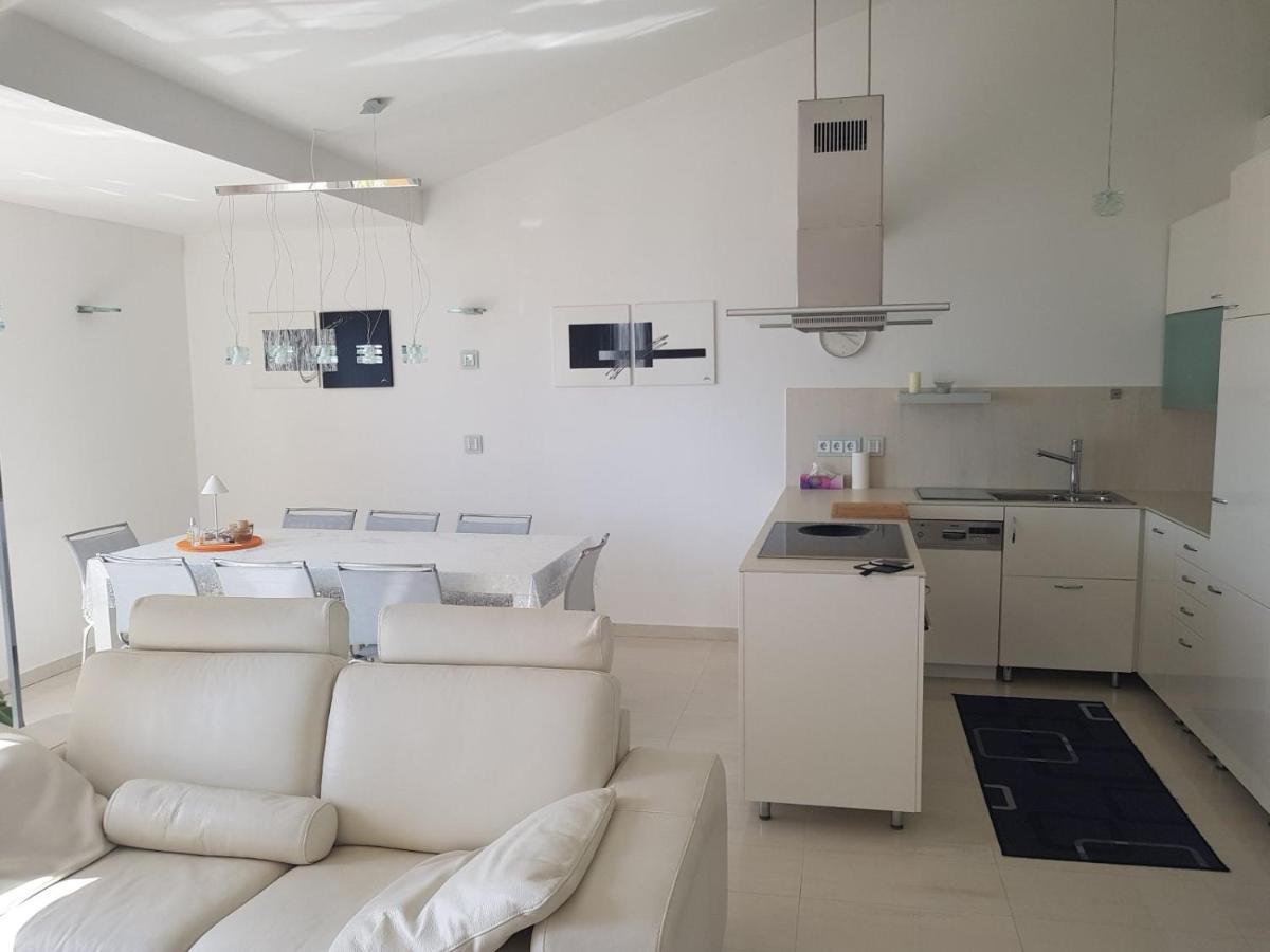 Apartments Fontana Zambratija Εξωτερικό φωτογραφία