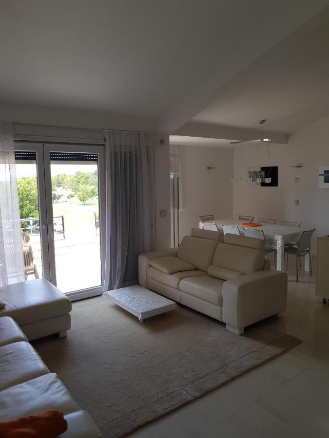 Apartments Fontana Zambratija Εξωτερικό φωτογραφία